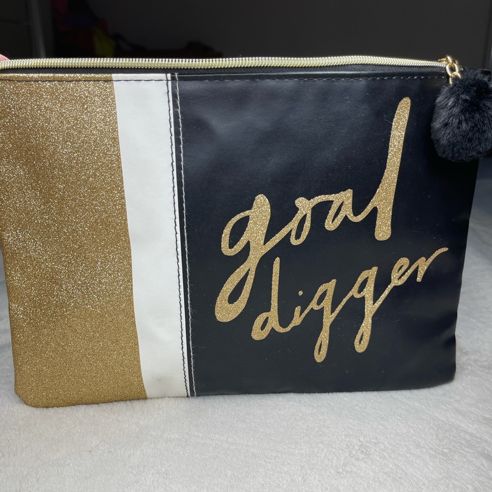 POUCHES - Picture 4 of 13